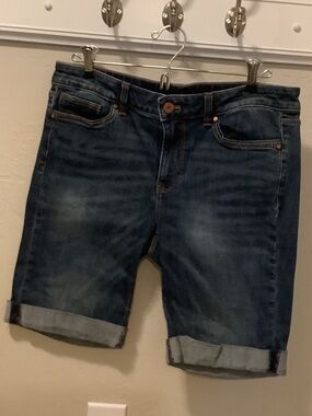 White House Black market women’s denim, Bermuda shorts size 8